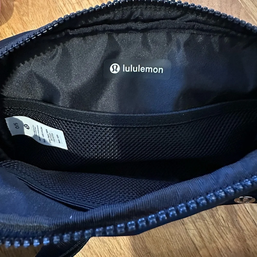 ⚡️NWT⚡️ Lululemon Everywhere Belt Bag Large - Picture 5 of 5